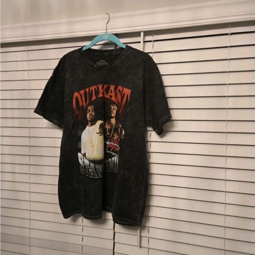 Outkast Graphic T-Shirt Medium